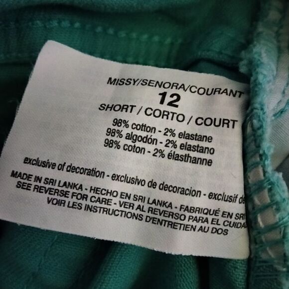 "Gloria Vanderbilt" woman's cropped pants. - Picture 8 of 9